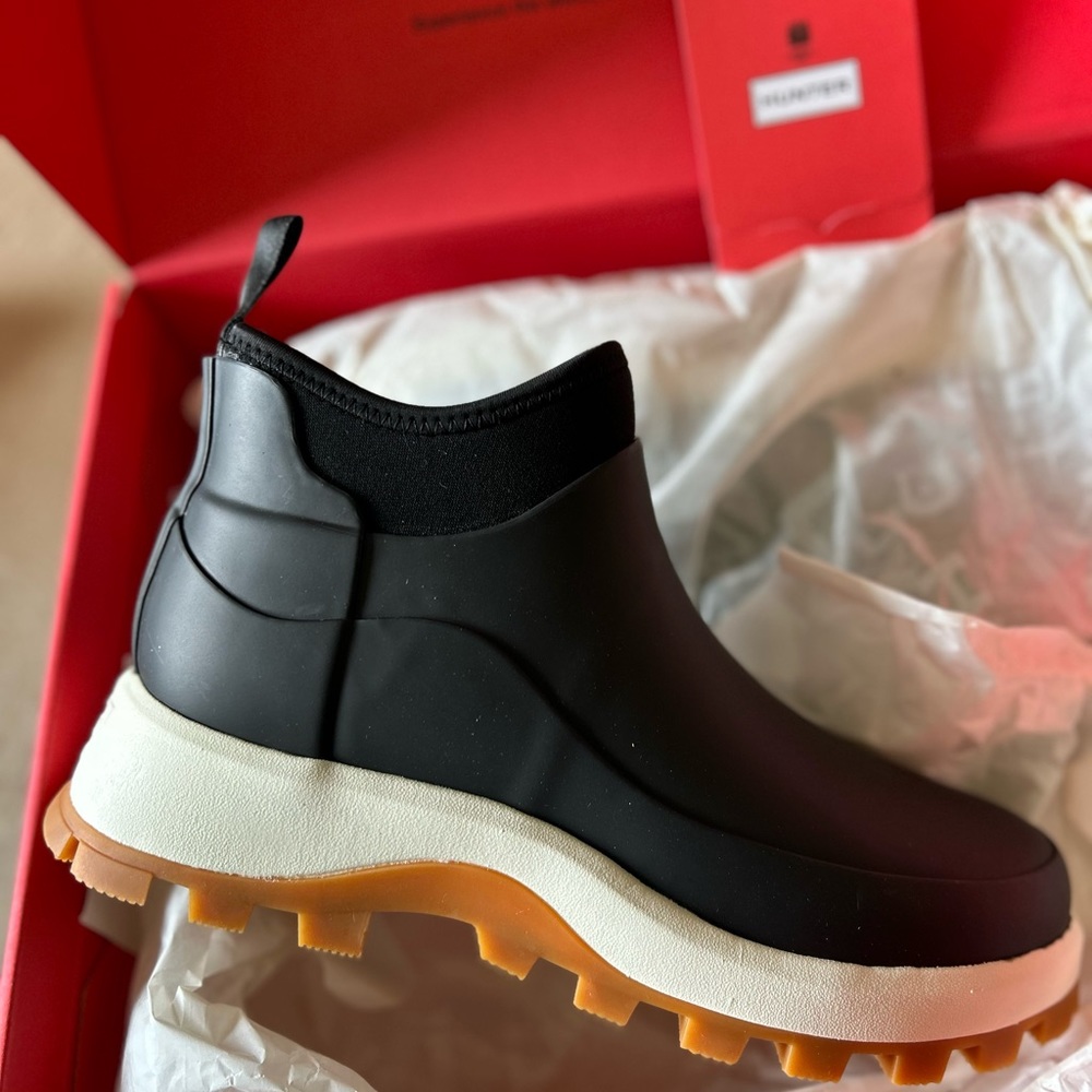 Brand new hunter rainboots, women size 9